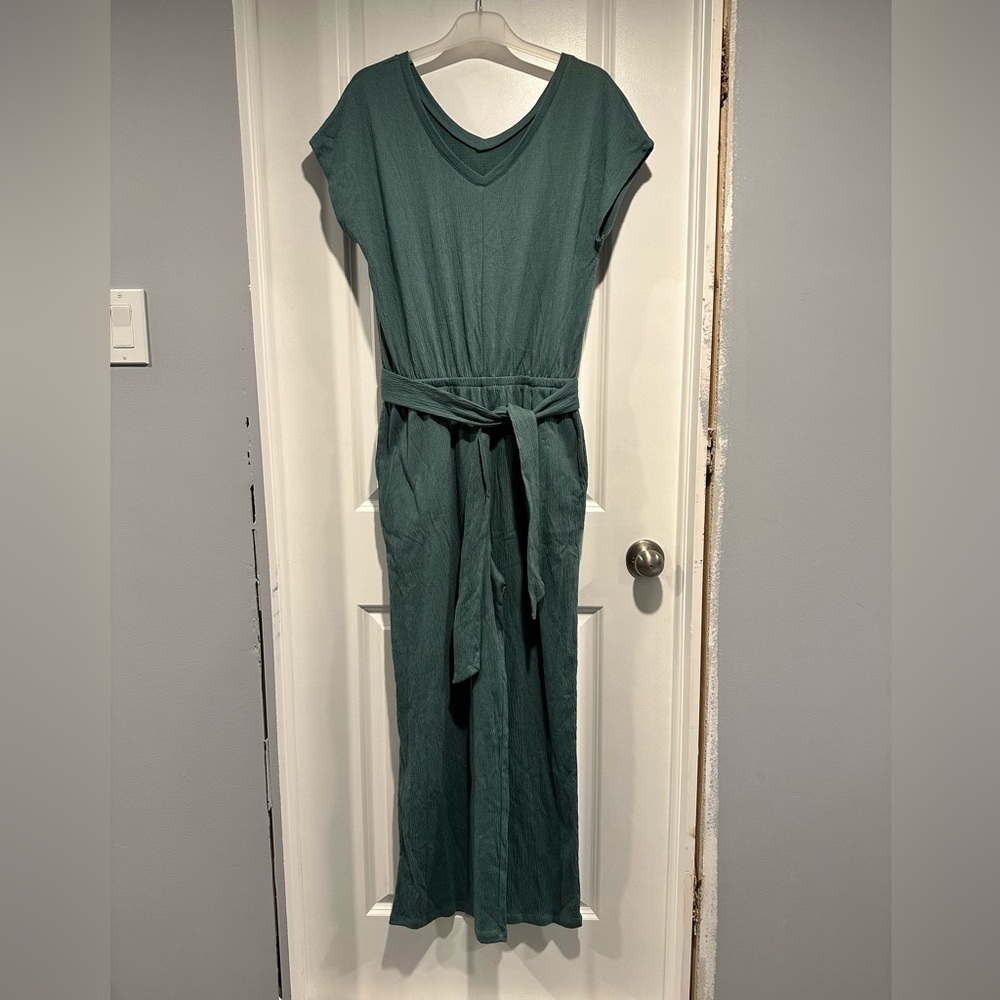Cuddl Duds, Crinkle Jersey V -Neck Jumpsuit with Tie Front detail.